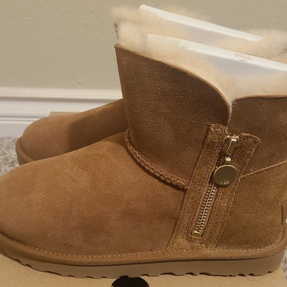 UGG - Picture 4 of 8